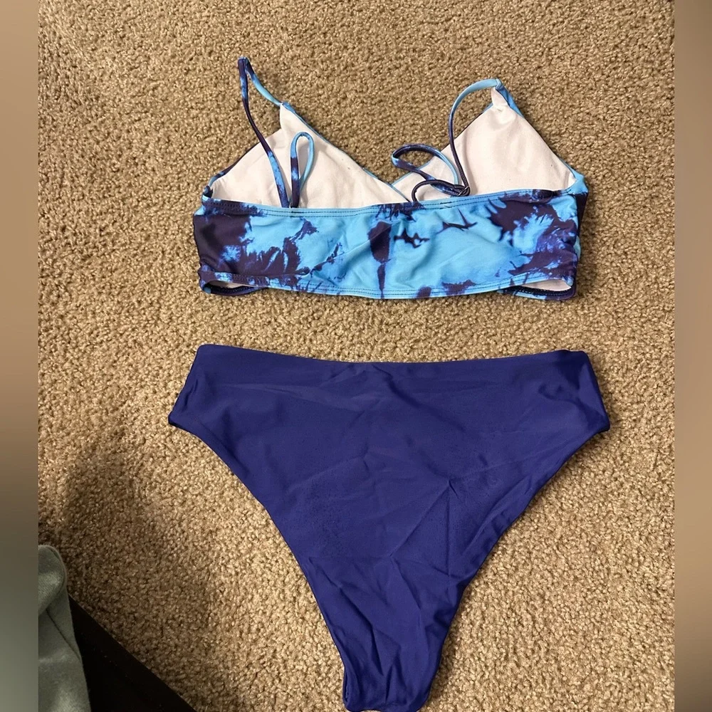 bikini - Picture 3 of 3